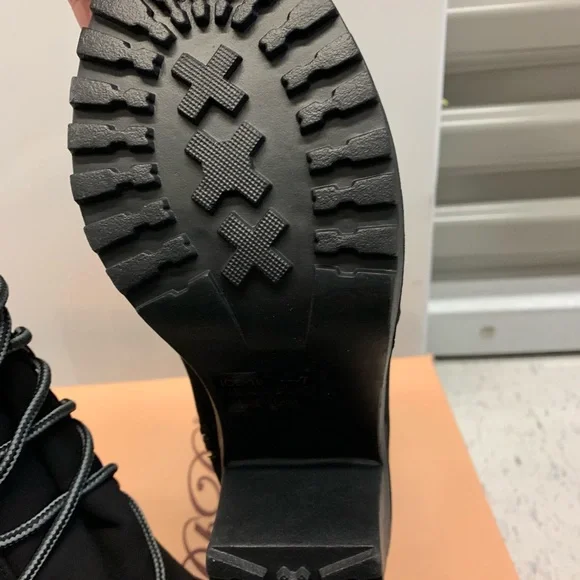 Black lace 🎁up boot/ NEW NEVER WORN 👍👢!!!!! / Sale 👍👍👍 - Picture 4 of 4